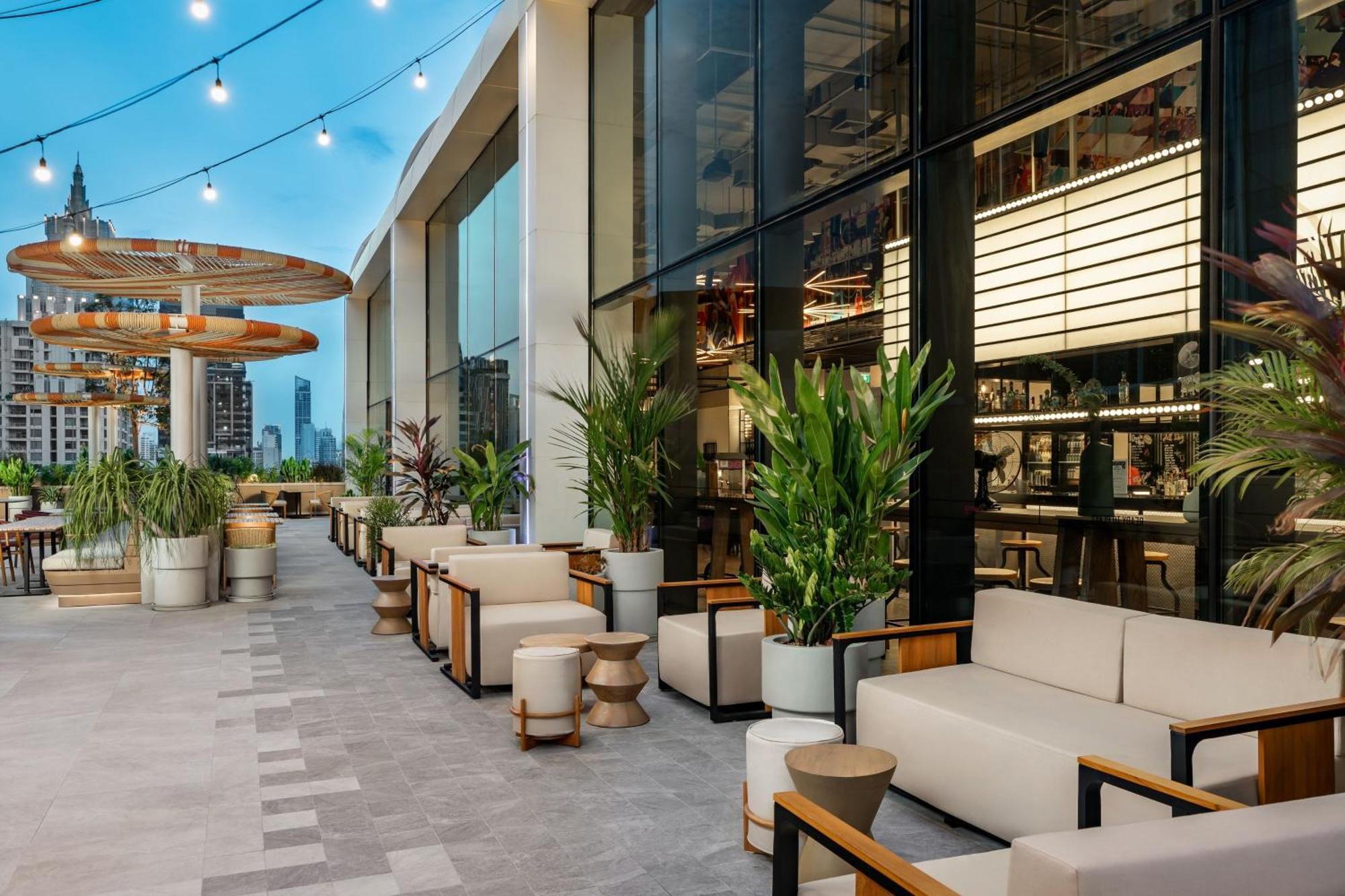 Moxy Bangkok Ratchaprasong Hotel Exterior foto