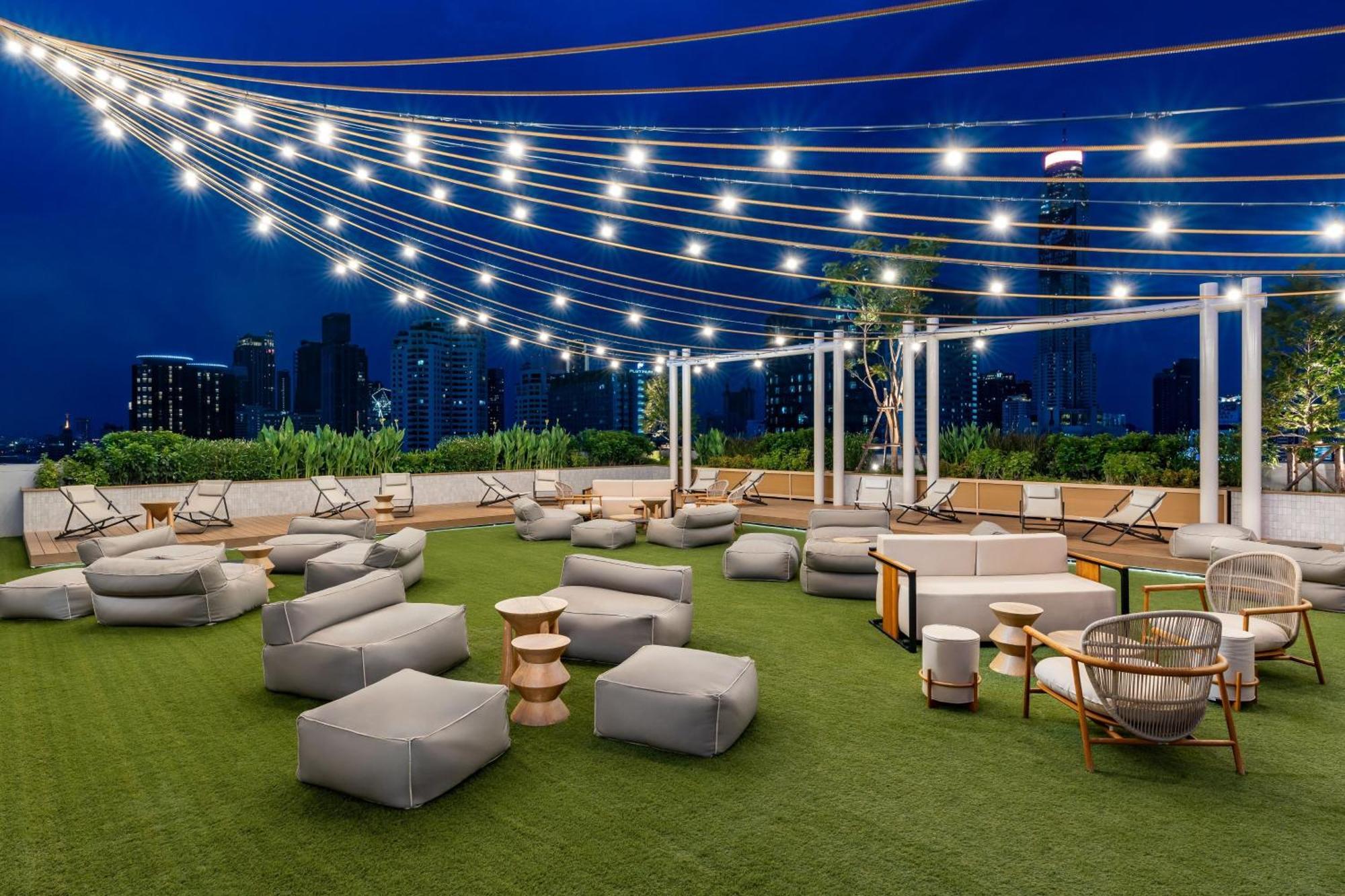 Moxy Bangkok Ratchaprasong Hotel Exterior foto