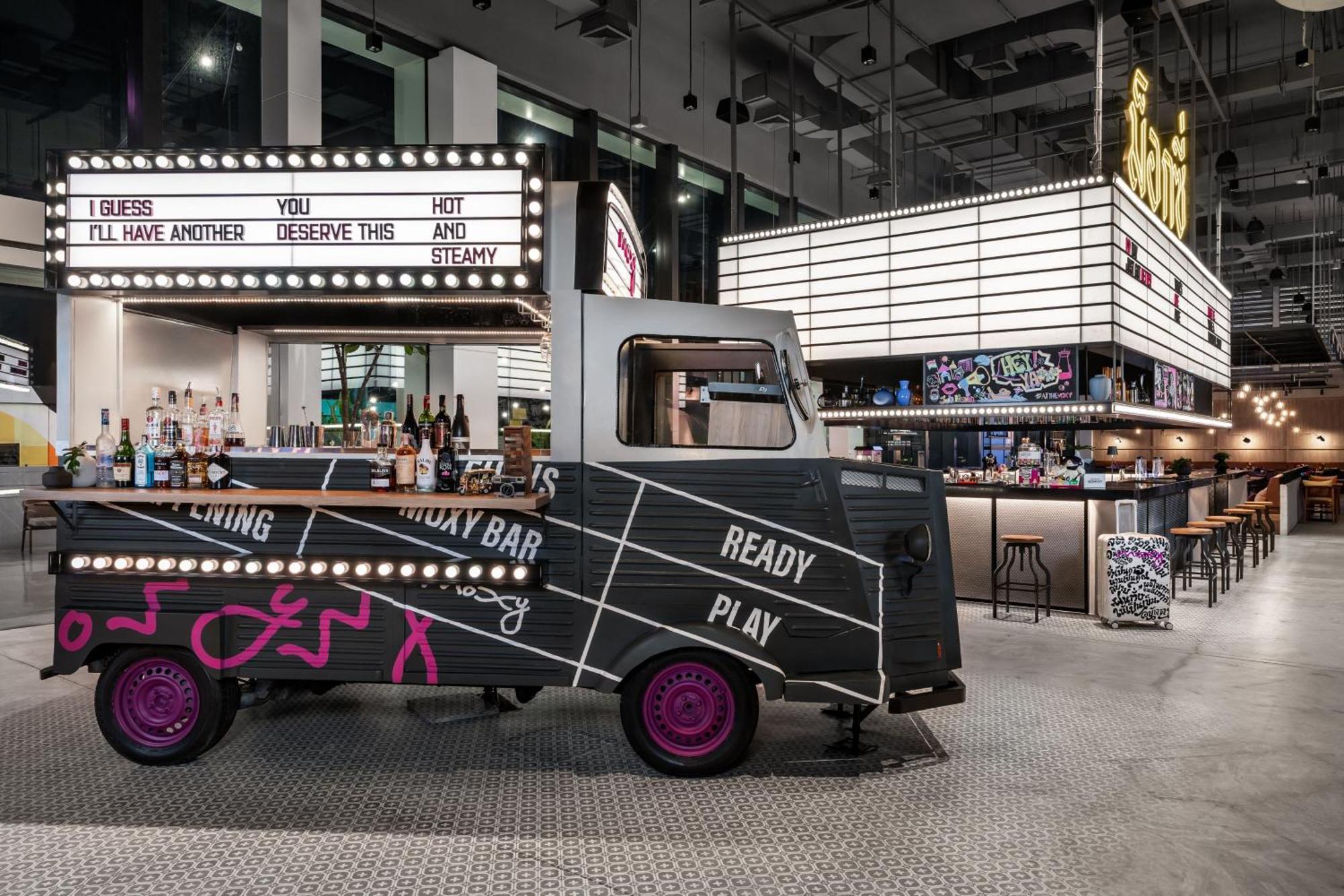 Moxy Bangkok Ratchaprasong Hotel Exterior foto