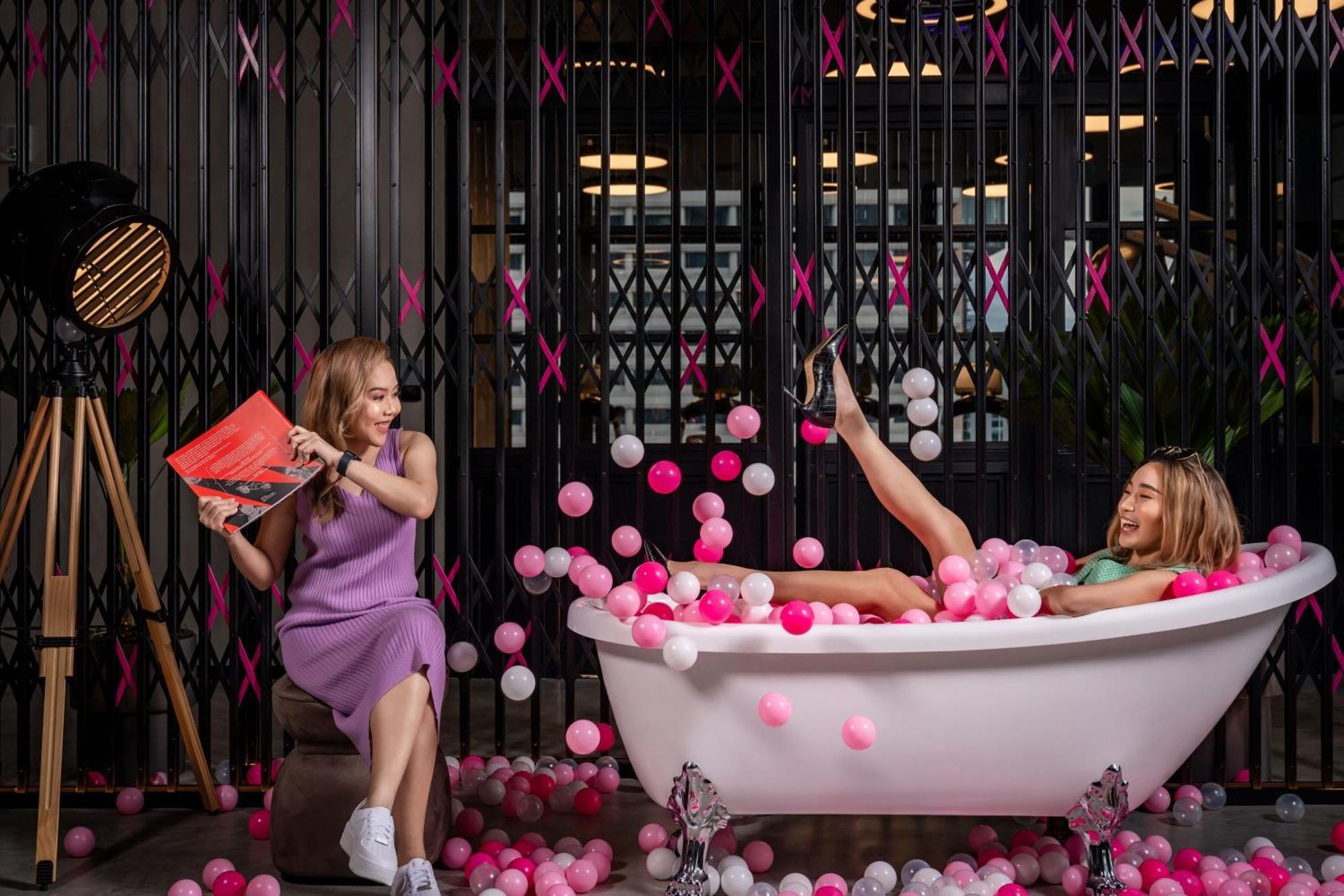 Moxy Bangkok Ratchaprasong Hotel Exterior foto