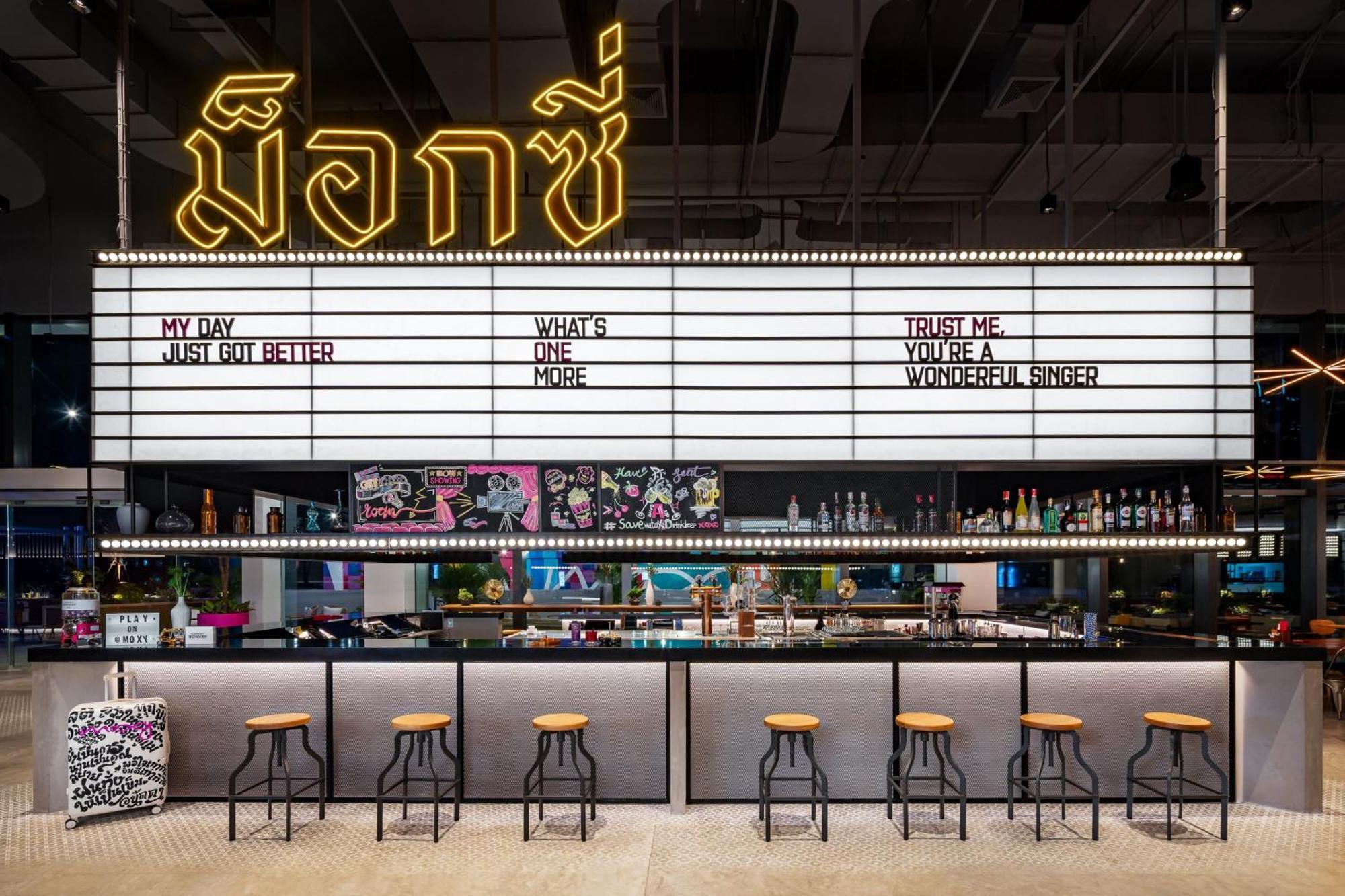 Moxy Bangkok Ratchaprasong Hotel Exterior foto